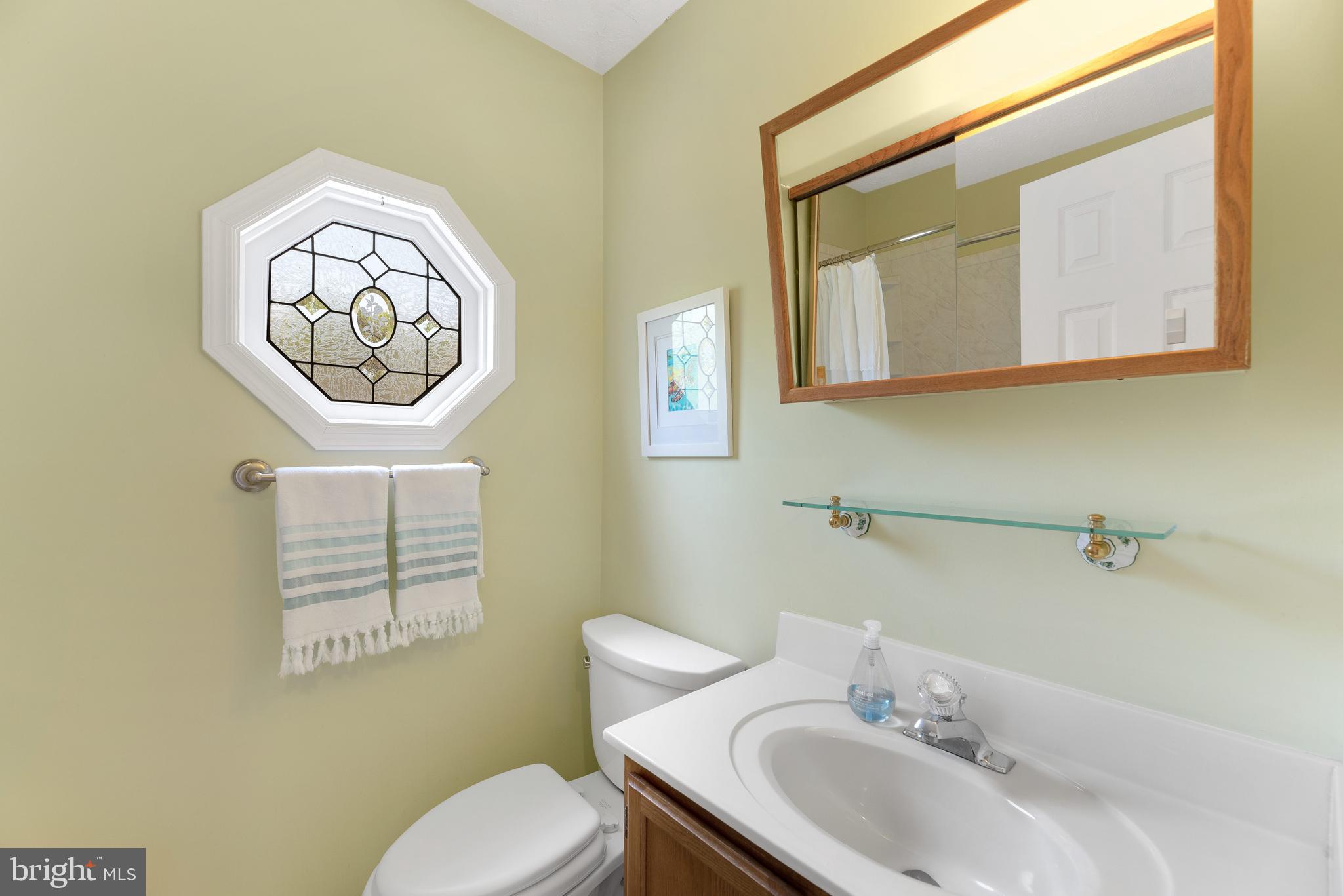 8444 Byrd Road Pasadena, MD 21122 - Photo 23 of 40 Full hall bath