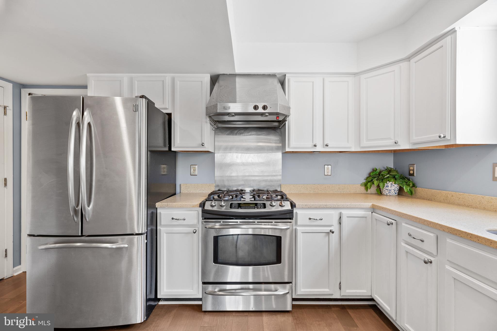 8444 Byrd Road Pasadena, MD 21122 - Photo 9 of 40 Stainless appliances
