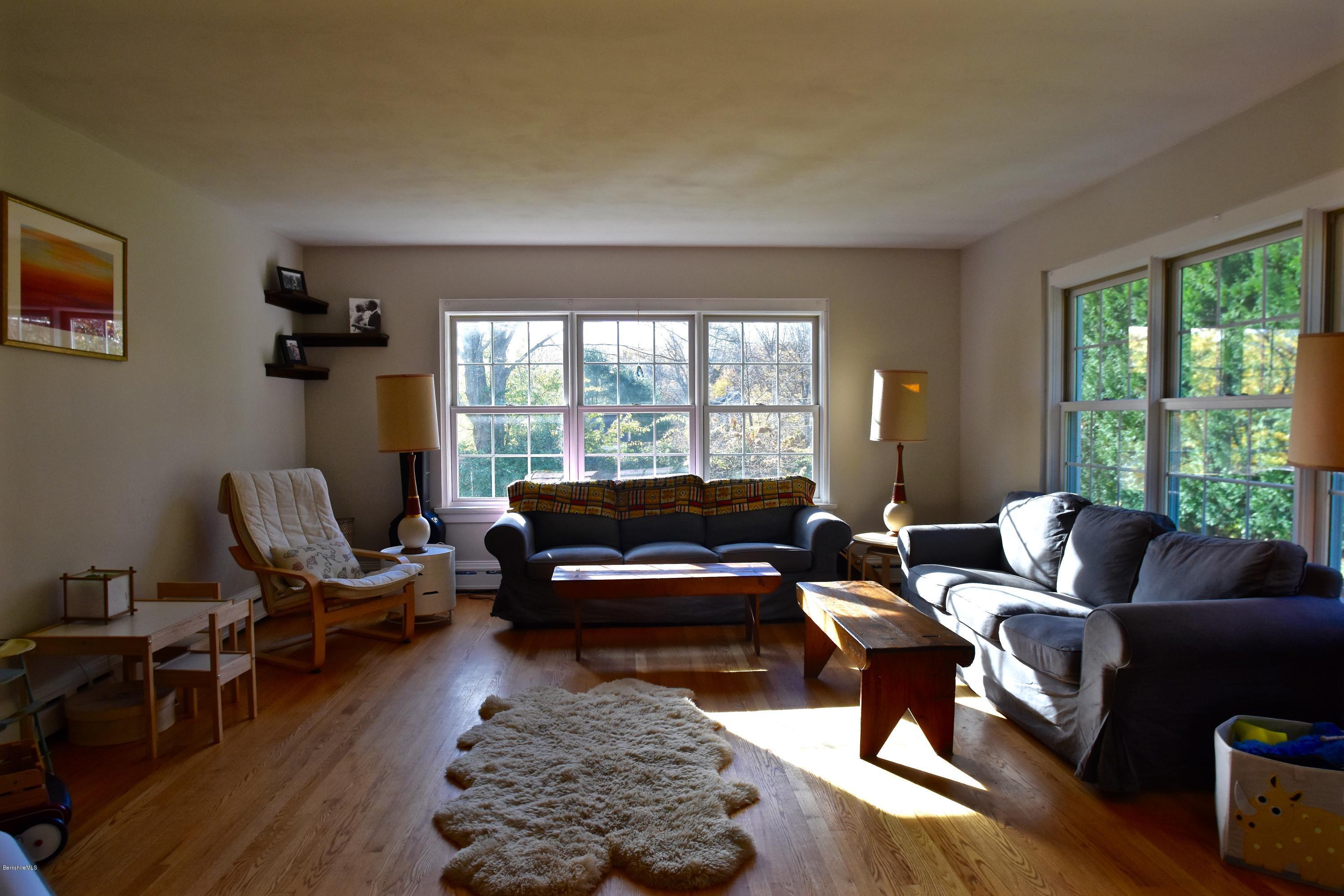 LIVING ROOM ALT VIEW