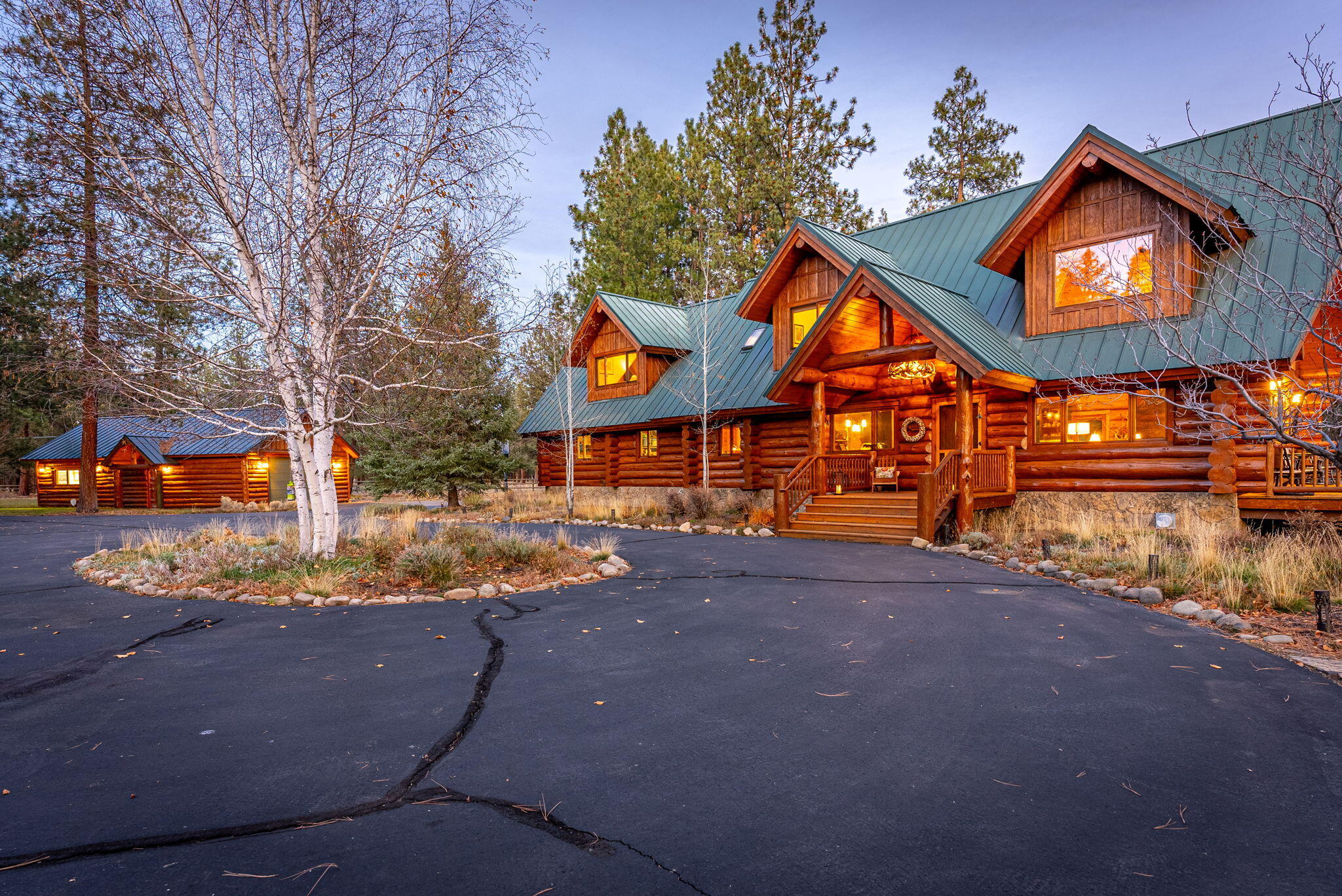 69440 Crooked Horseshoe Road Sisters, OR 97759 - Photo 3 of 76 166-web-or-mls-Riley Visuals-5 (2)