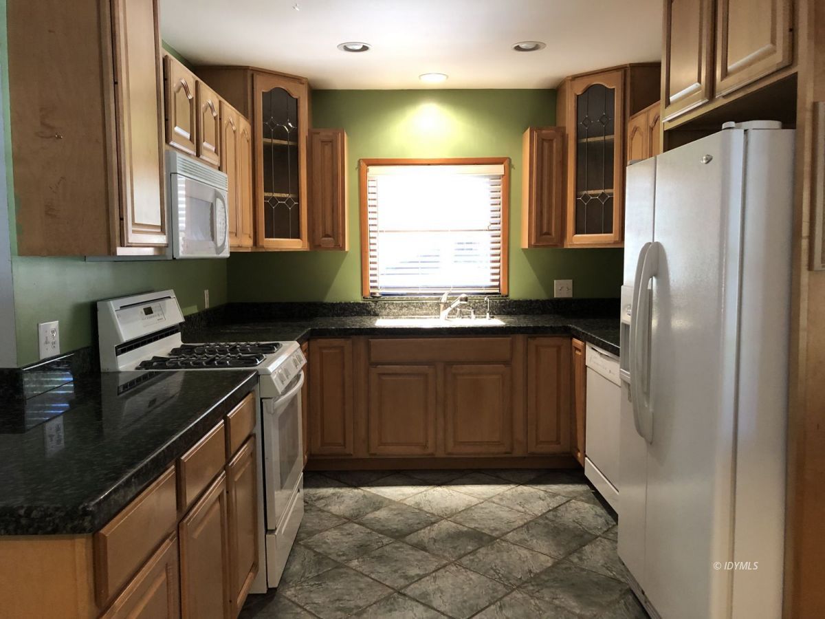53250 Tollgate Road Idyllwild, CA 92549 - Photo 7 of 25 a kitchen with granite countertop a refrigerator stove and sink