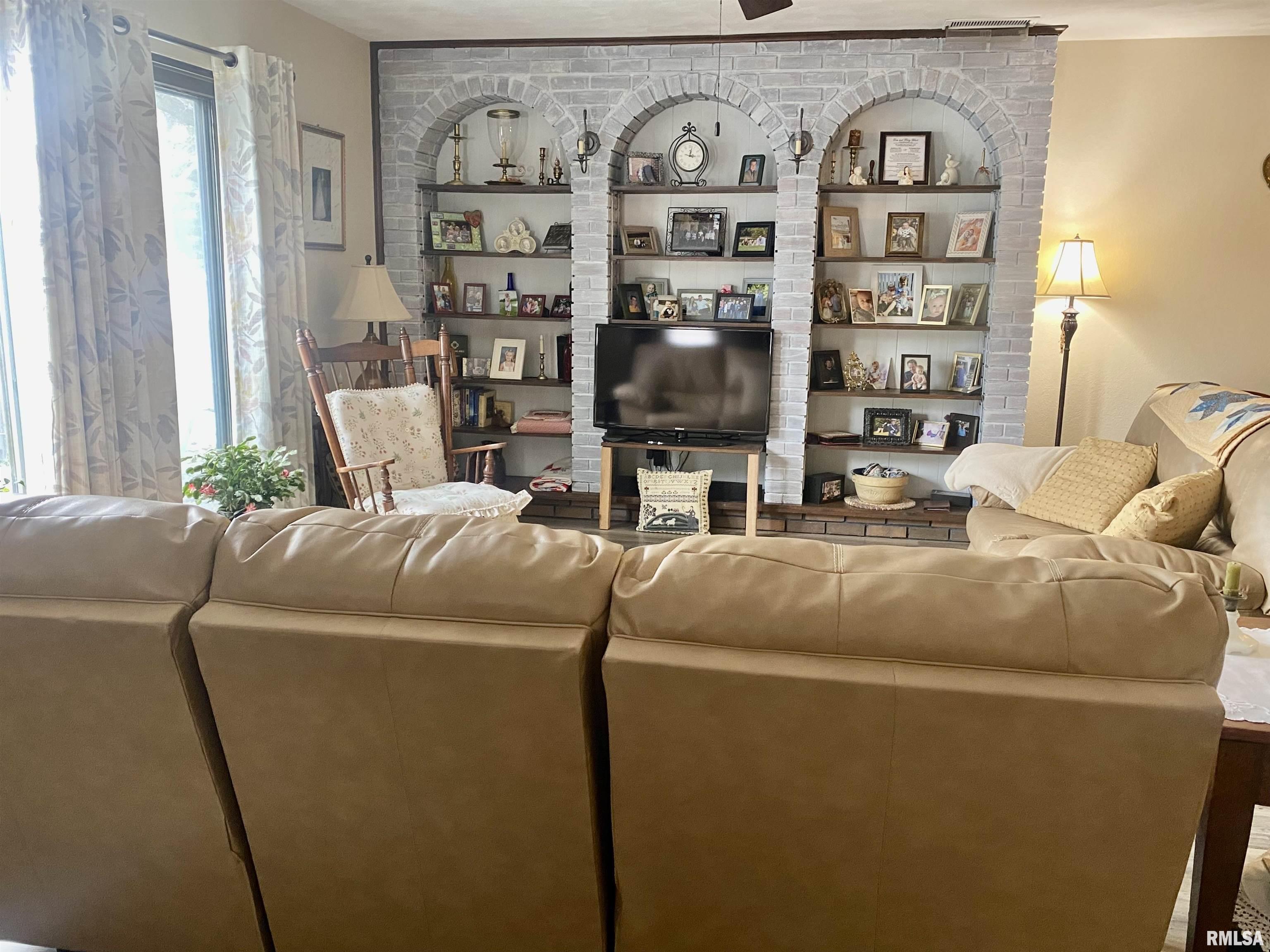 2223 Veterans Road Morton, IL 61550 - Photo 7 of 25 Gallery Image 7