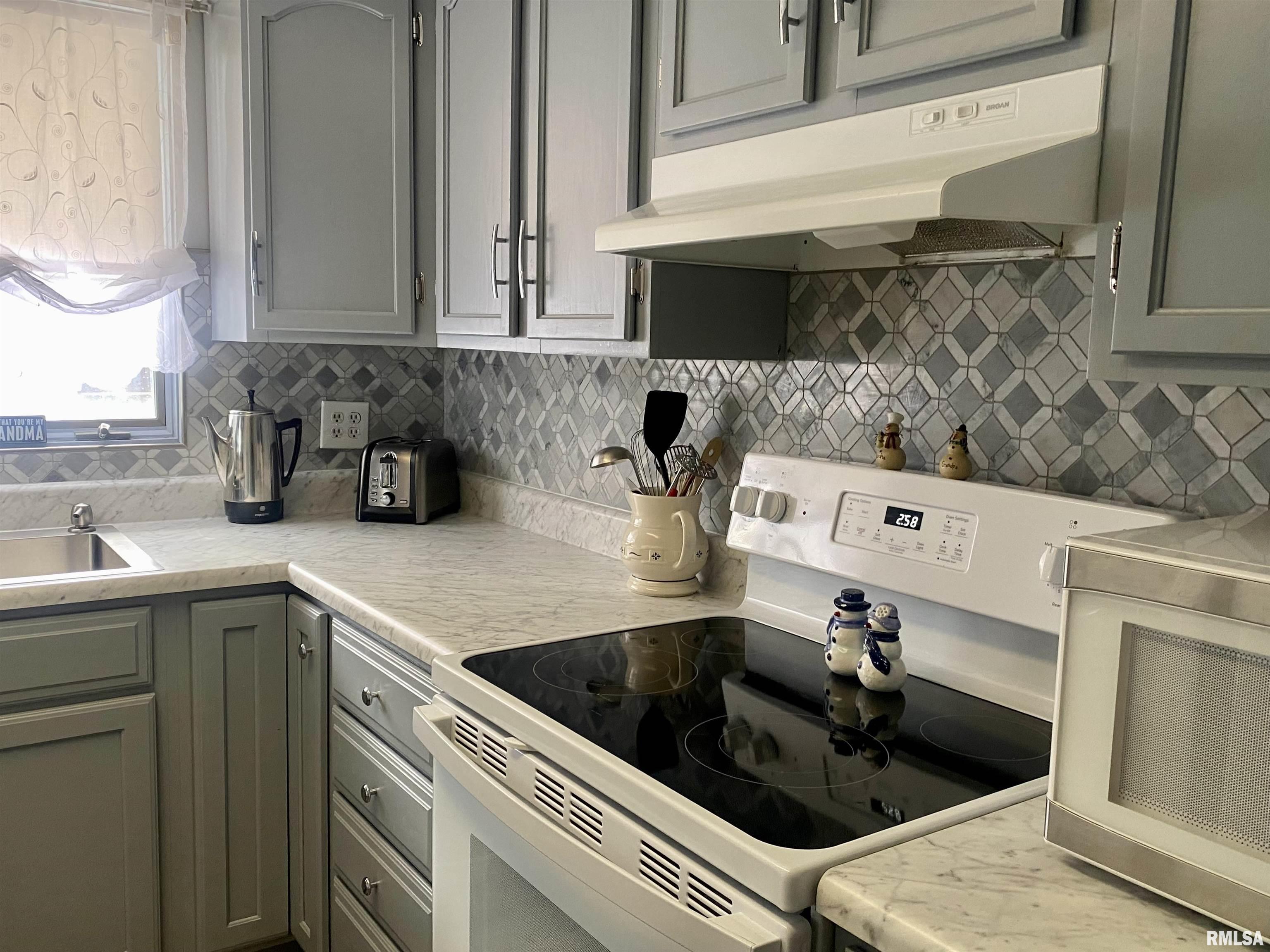2223 Veterans Road Morton, IL 61550 - Photo 9 of 25 Gallery Image 9