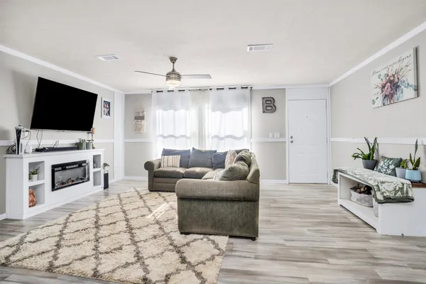 $2,000 | 595 County Road 2218, Cleveland, TX 77327