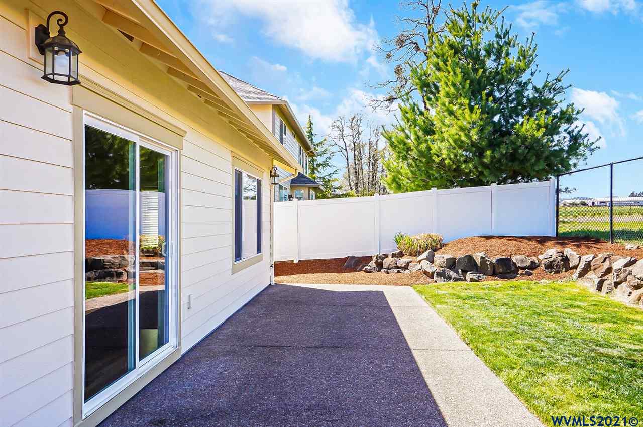 294 Northwest Reed Lane Dallas, OR 97338 - Photo 7 of 39 Gallery Image 7