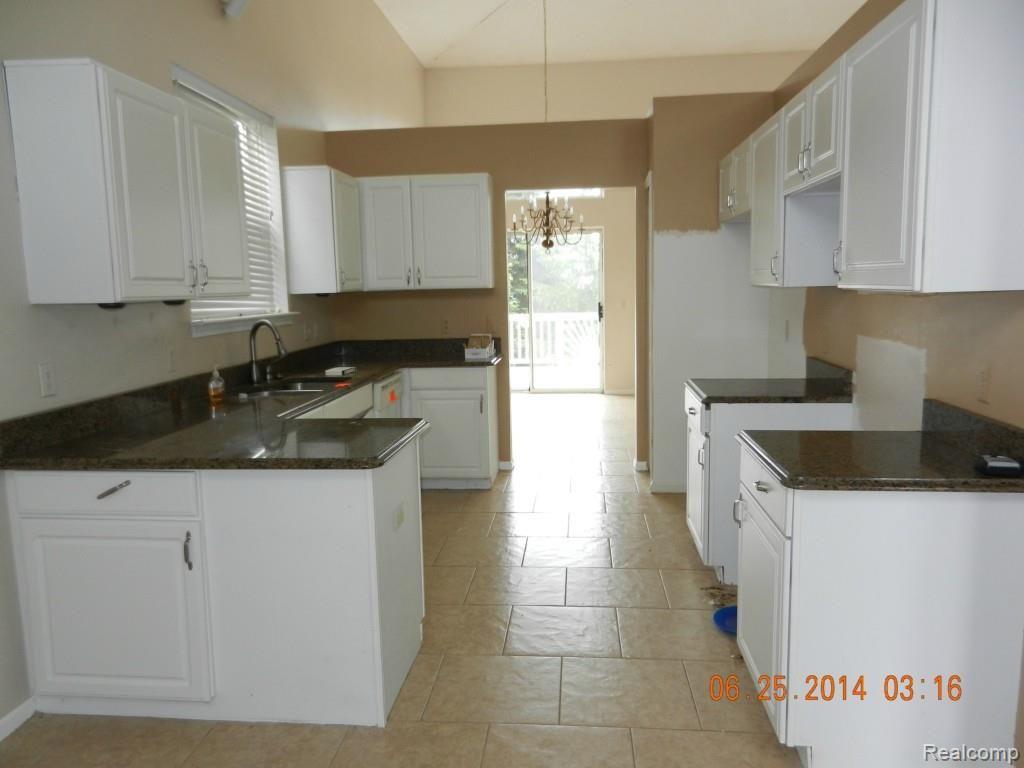4909 Georgetown Drive Rochester, MI 48306 - Photo 8 of 11 Kitchen.jpg