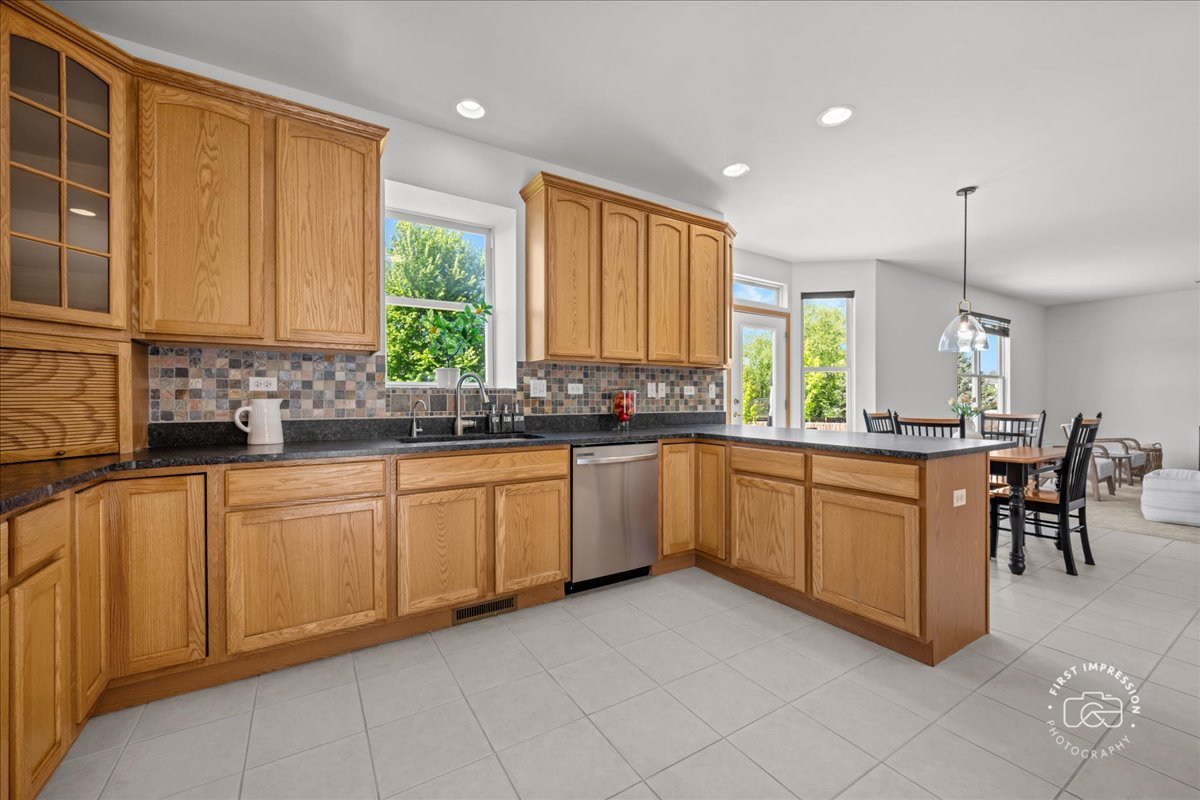 2812 Plante Road North Aurora, IL 60542 - Photo 7 of 34