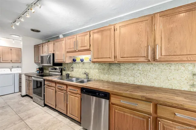 $525,000 | 7466 West Cedar Circle, Lakewood, CO 80226