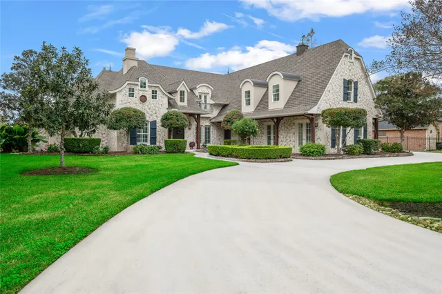 $2,350,000 | 28207 East Benders Landing Boulevard, Spring, TX 77386