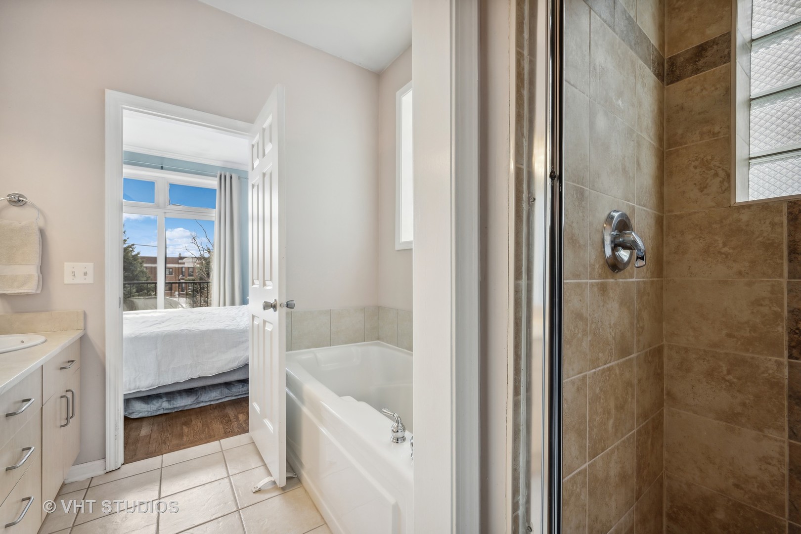 2123 West Rice Street, Unit 3W Chicago, IL 60622 - Photo 13 of 17 a bathroom with a tub sink and window