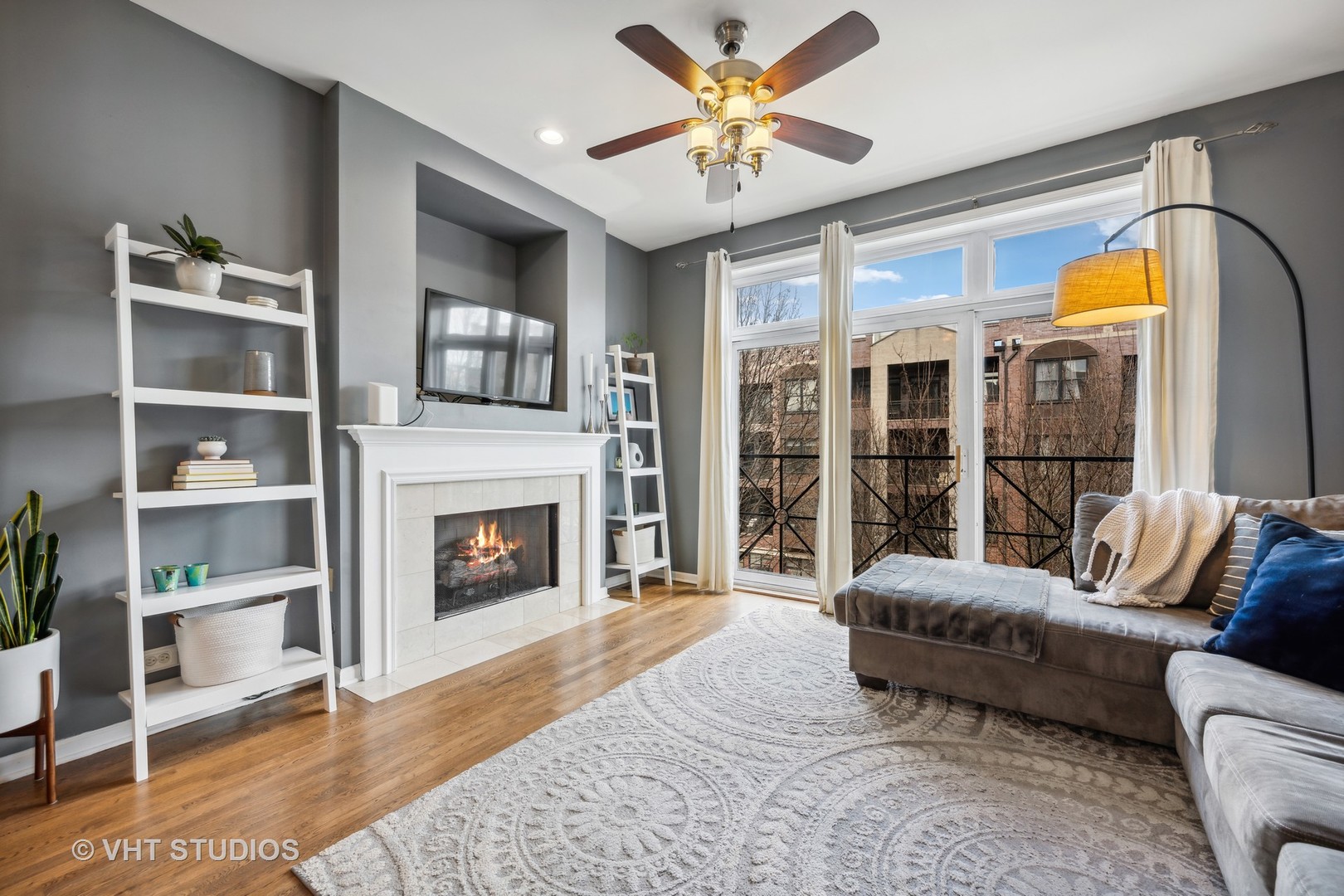 2123 West Rice Street, Unit 3W Chicago, IL 60622 - Photo 4 of 17 a living room with a couch and a fireplace