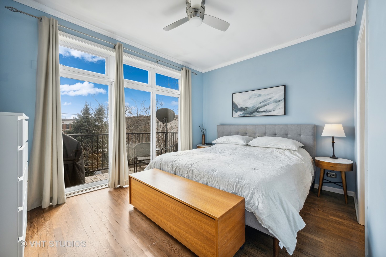 2123 West Rice Street, Unit 3W Chicago, IL 60622 - Photo 10 of 17 a large bed sitting in a bedroom next to a window