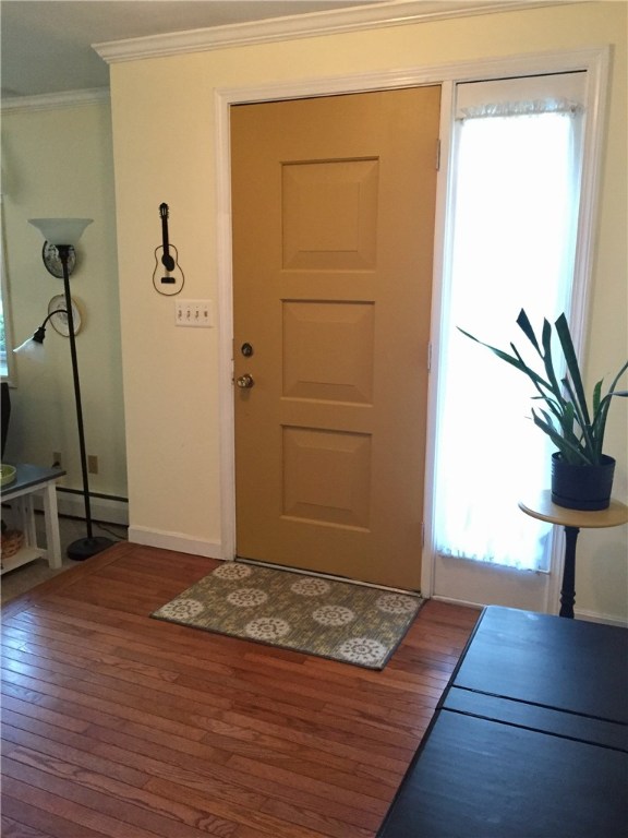 10 Duffield Road Bristol, RI 02809 - Photo 11 of 37 Front entryway with hall closet.