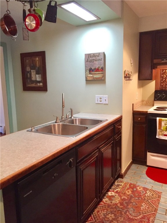 10 Duffield Road Bristol, RI 02809 - Photo 8 of 37 Center island with sink with additional counter space.