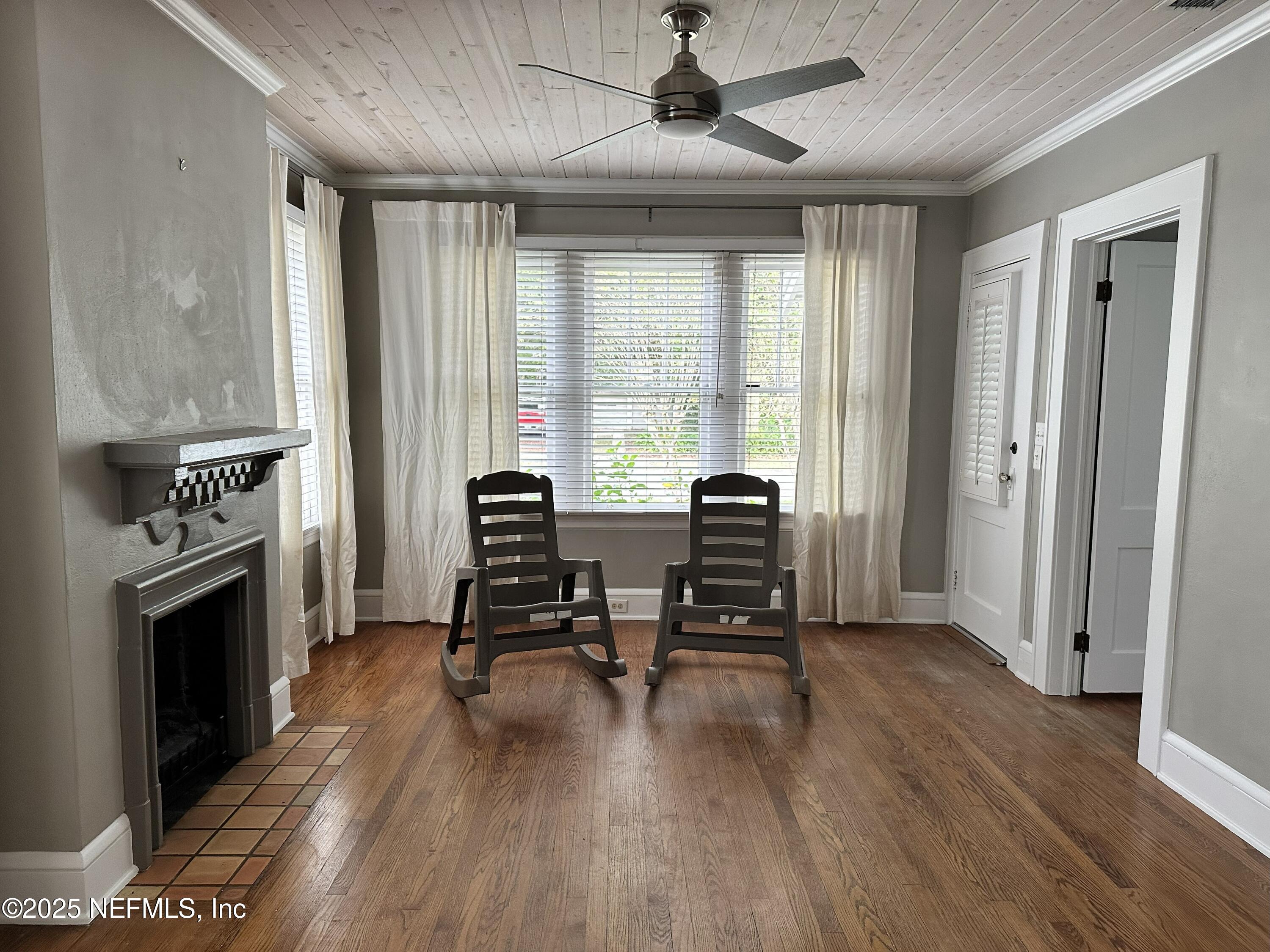 3854 Valencia Road Jacksonville, FL 32205 - Photo 19 of 21 Living Room