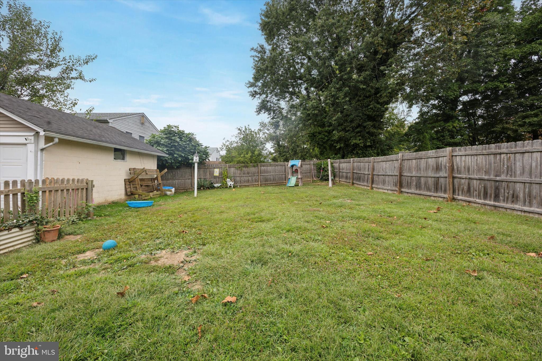 265 West Ridley Avenue Ridley Park, PA 19078 - Photo 24 of 25 a view of a backyard with a garden and entertaining space