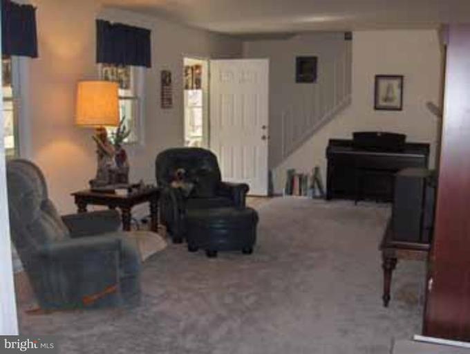 1330 Cox Road Huntingtown, MD 20639 - Photo 8 of 17 Living Room
