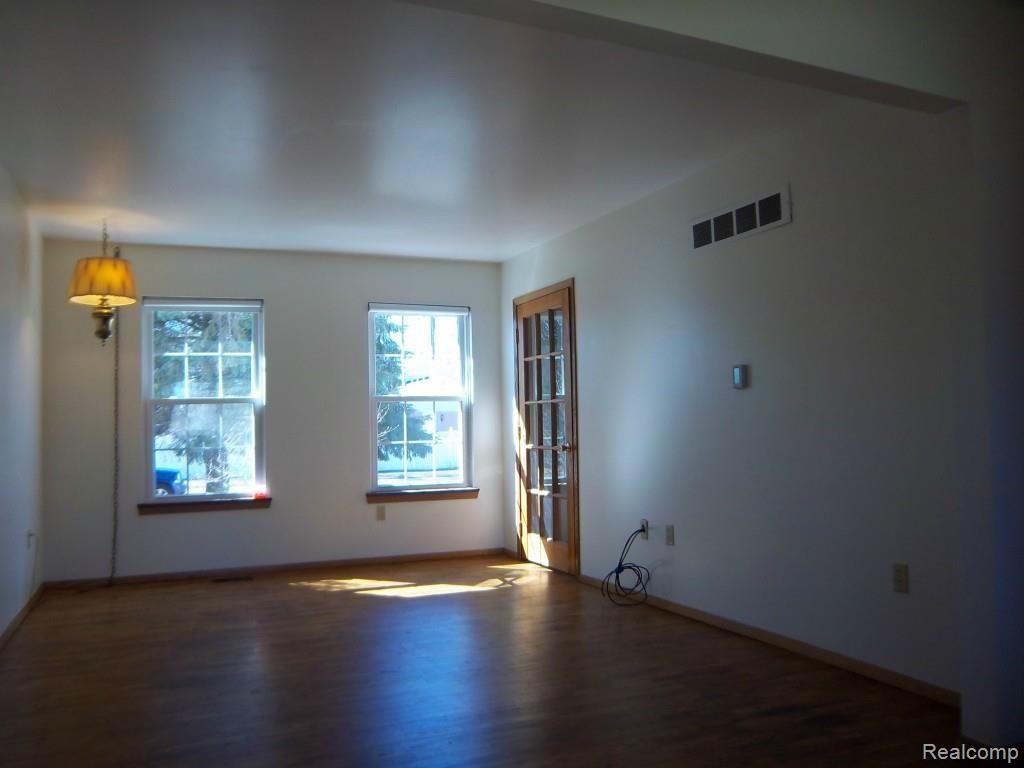 11325 Messmore Road Utica, MI 48317 - Photo 8 of 25 messmore LR.jpg