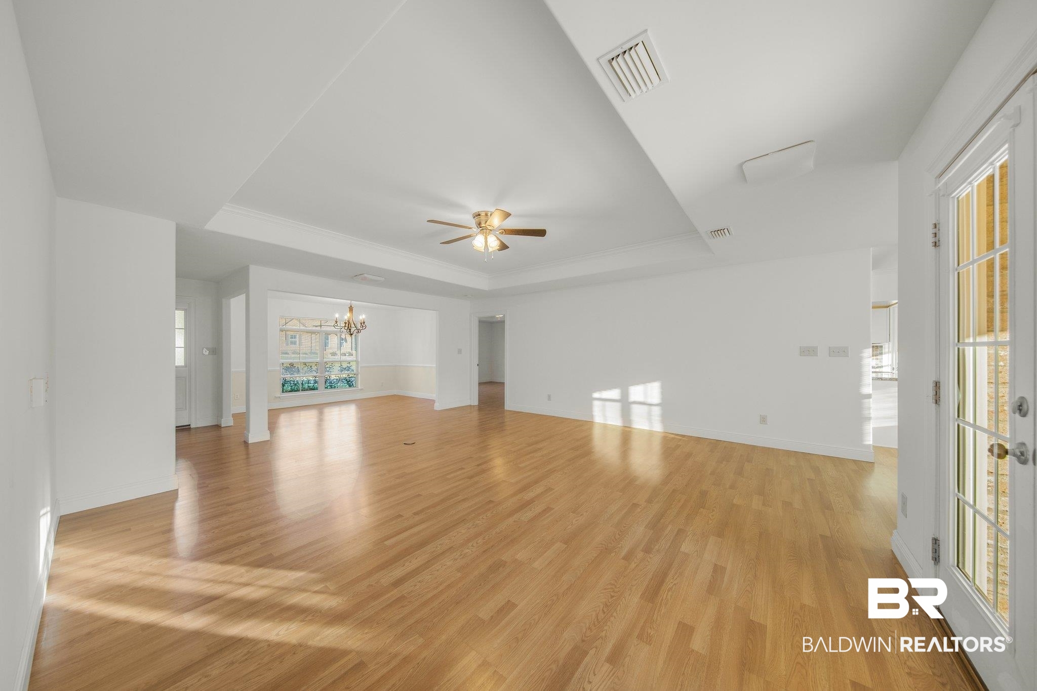 316 Pecan Ridge Boulevard Fairhope, AL 36532 - Photo 9 of 38 Living Room