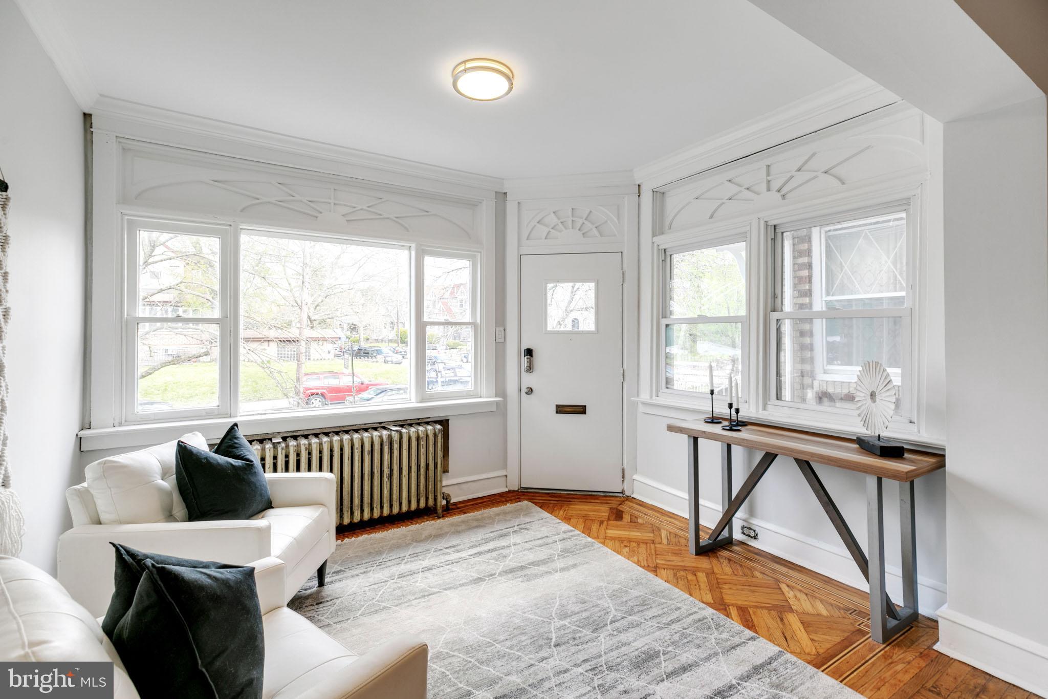 5743 Virginian Road Philadelphia, PA 19141 - Photo 2 of 27 Your large entry way space.