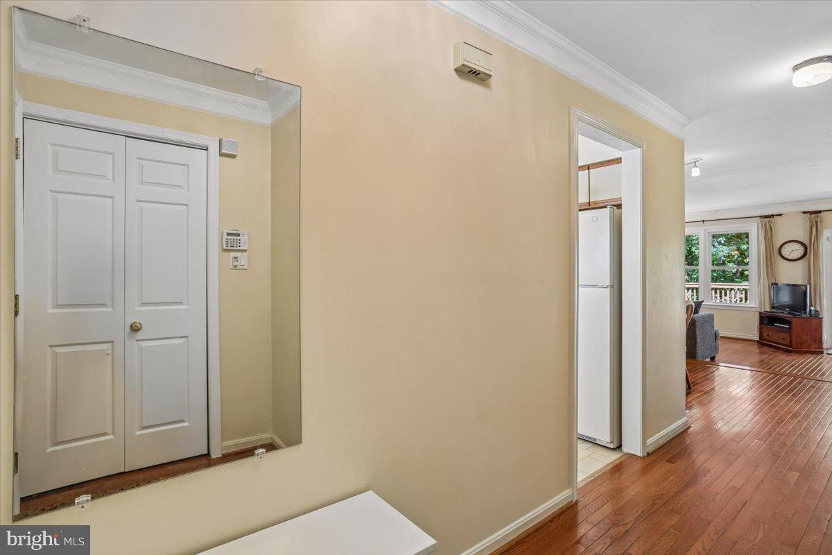 2459 McCormick Road Rockville, MD 20850 - Photo 3 of 54 Entry Foyer