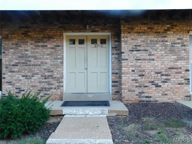 $790 | 6910 Colonial Woods Drive, Unit 97, St. Louis, MO 63129