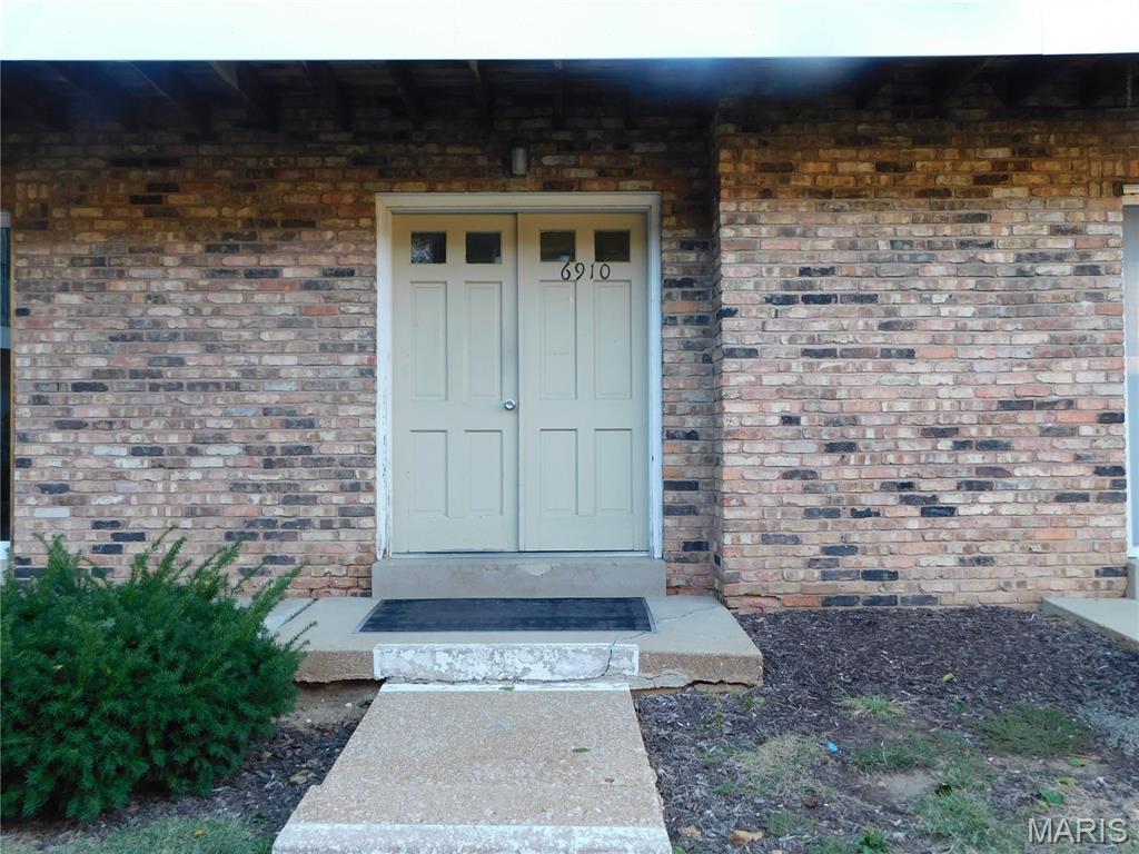 6910 Colonial Woods Drive, Unit 97 St. Louis, MO 63129 - Photo 1 of 28