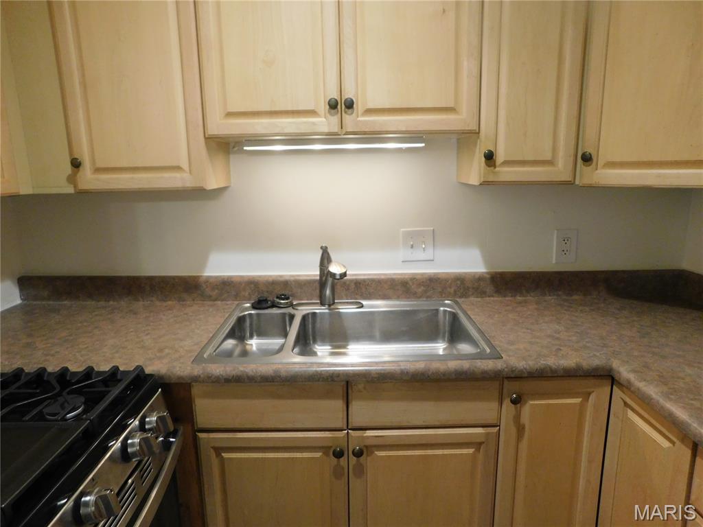 6910 Colonial Woods Drive, Unit 97 St. Louis, MO 63129 - Photo 5 of 28