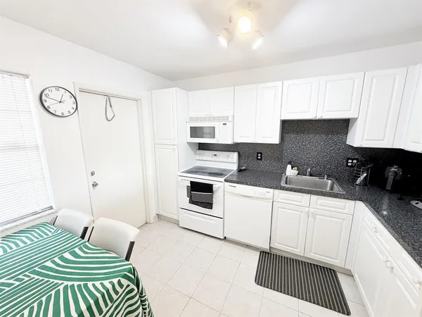 $249,900 | 2681 South Course Drive, Unit 511, Pompano Beach, FL 33069