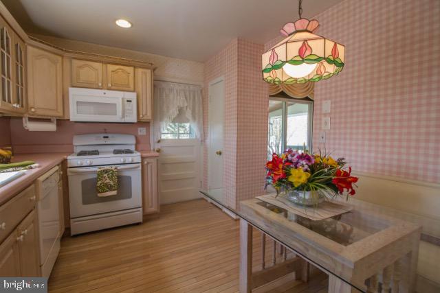1310 Westburn Road Baltimore, MD 21228 - Photo 11 of 24 Kitchen