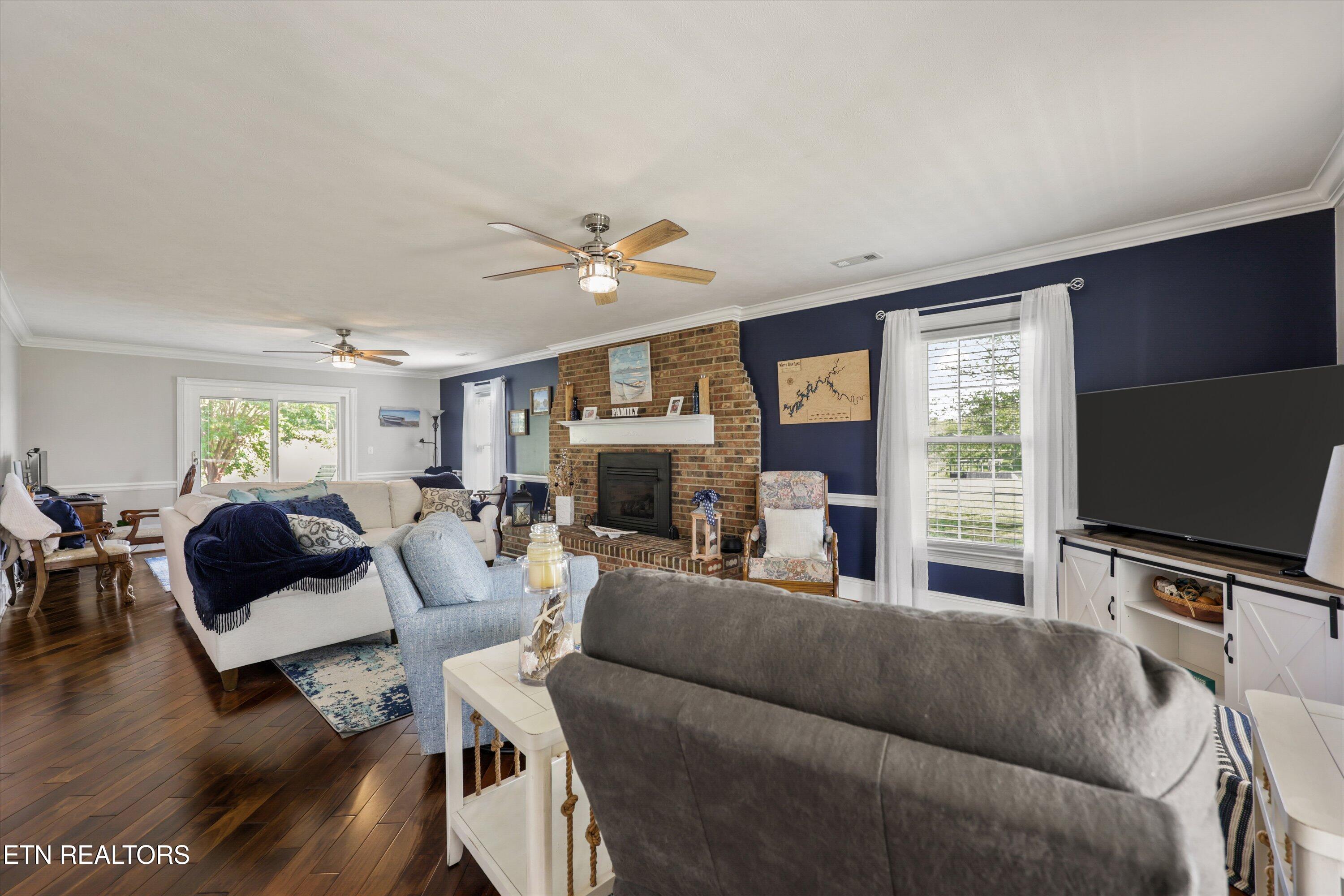 1167 Sable Road Spring City, TN 37381 - Photo 10 of 48 Living room