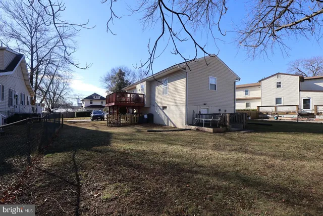 a view of a back yard of the house