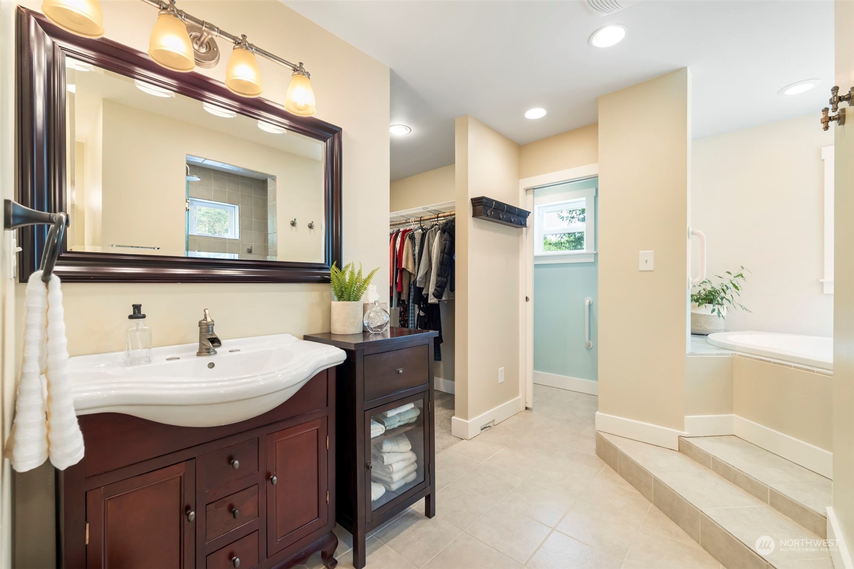 4820 Southwest Hunter Road Port Orchard, WA 98367 - Photo 15 of 35 Gallery Image 15