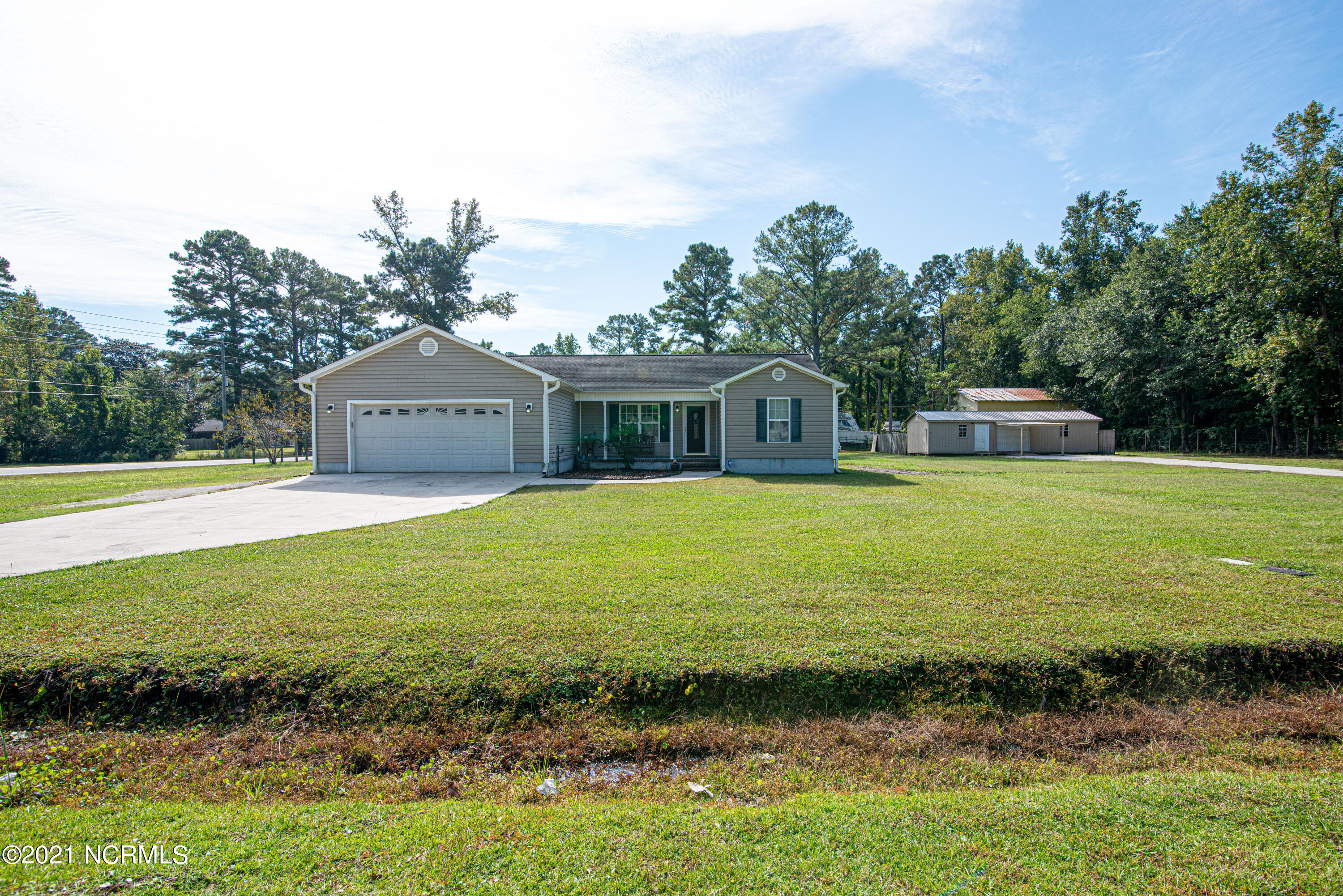 103 Silance Road Jacksonville, NC 28540 - Photo 3 of 37 DSC_3351