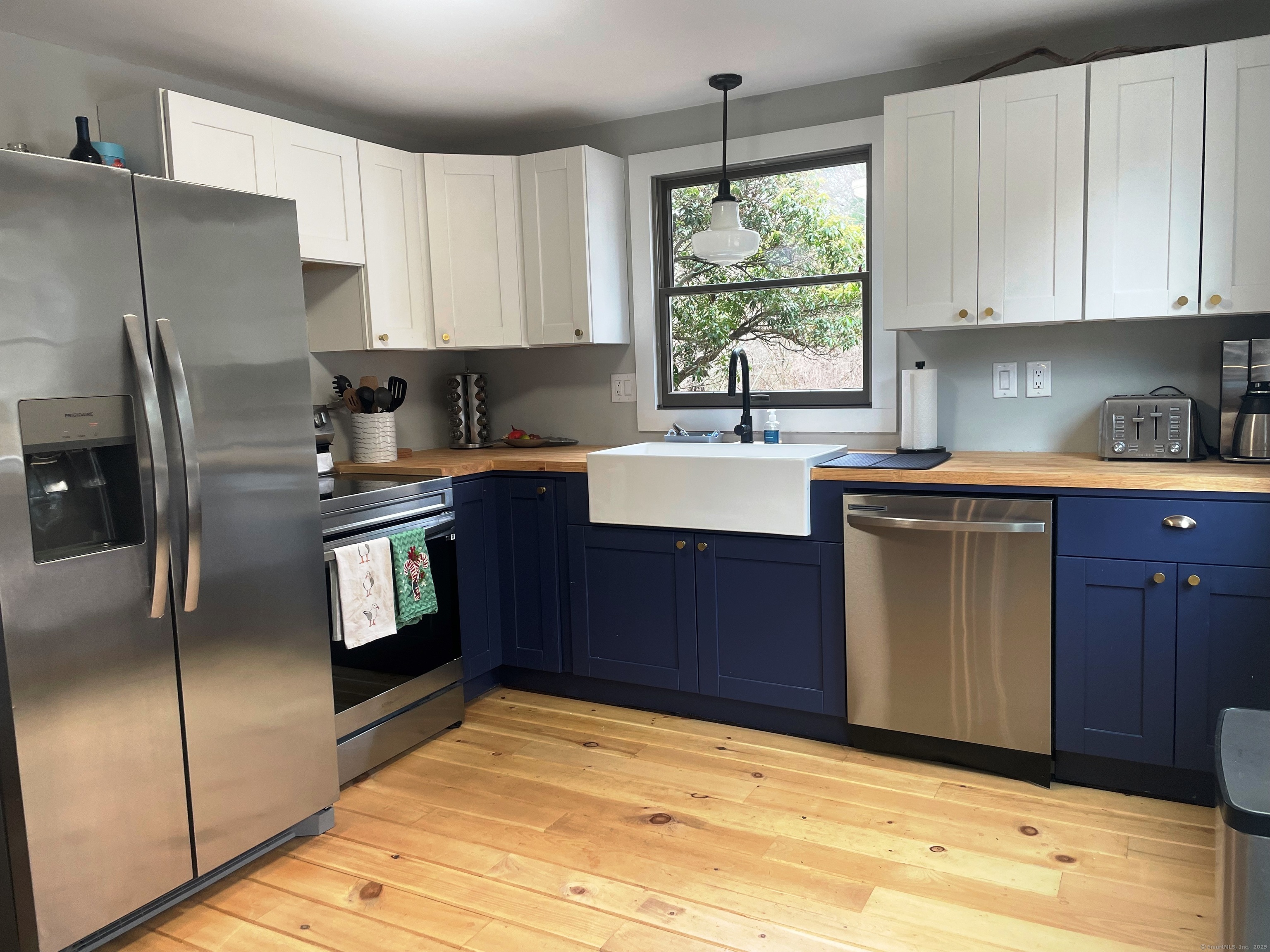 12 Little Gull Lane Groton, CT 06355 - Photo 9 of 25 a kitchen with stainless steel appliances granite countertop a sink stove and refrigerator