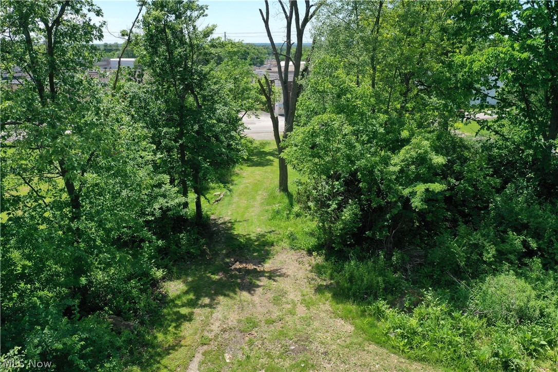 9129 Valley View Road Macedonia, OH 44056 - Photo 7 of 12 Driveway access