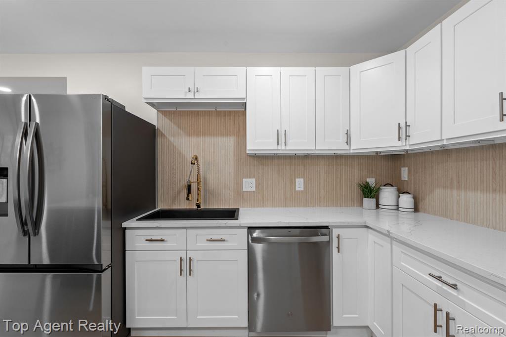 784 Barrington Road Grosse Pointe Park, MI 48230 - Photo 11 of 58