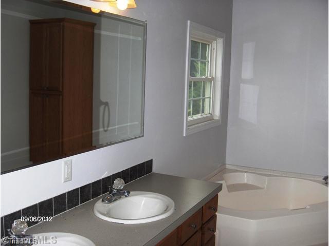 968 Howell Road Mocksville, NC 27028 - Photo 5 of 12 Master Bath/Spa.