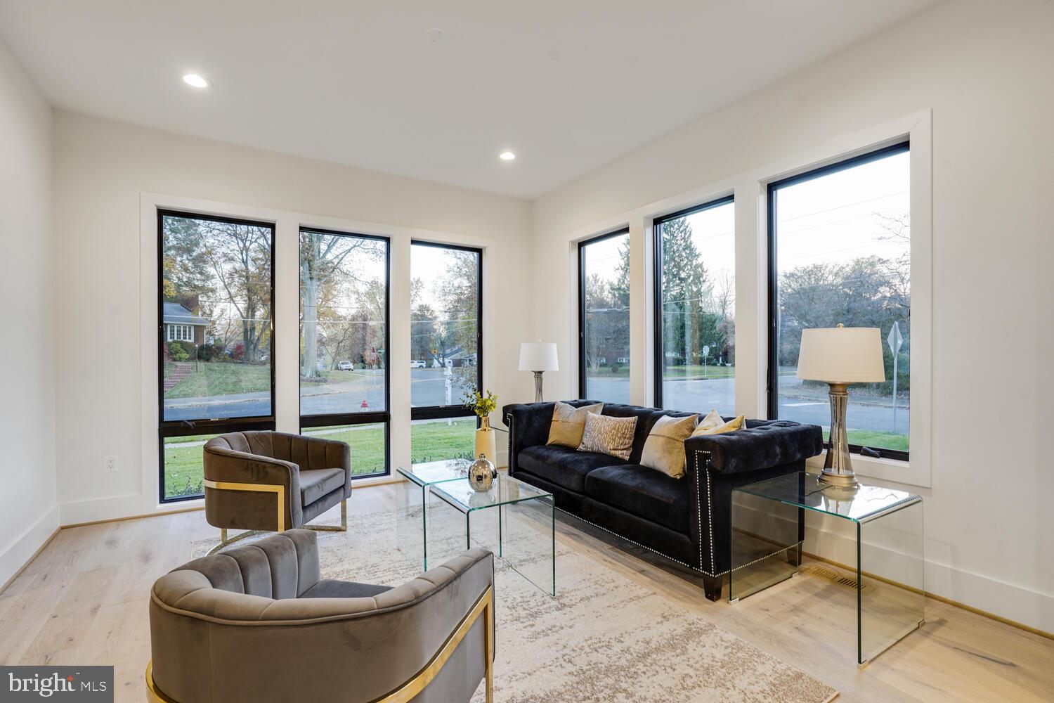 1412 Mayflower Drive McLean, VA 22101 - Photo 11 of 45 Living Room