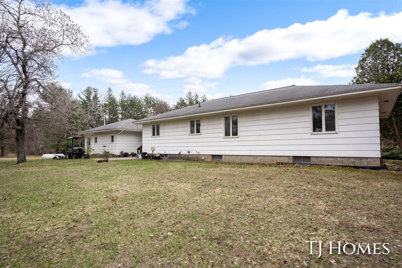 5818 East Sternberg Road Fruitport, MI 49415 - Photo 39 of 45