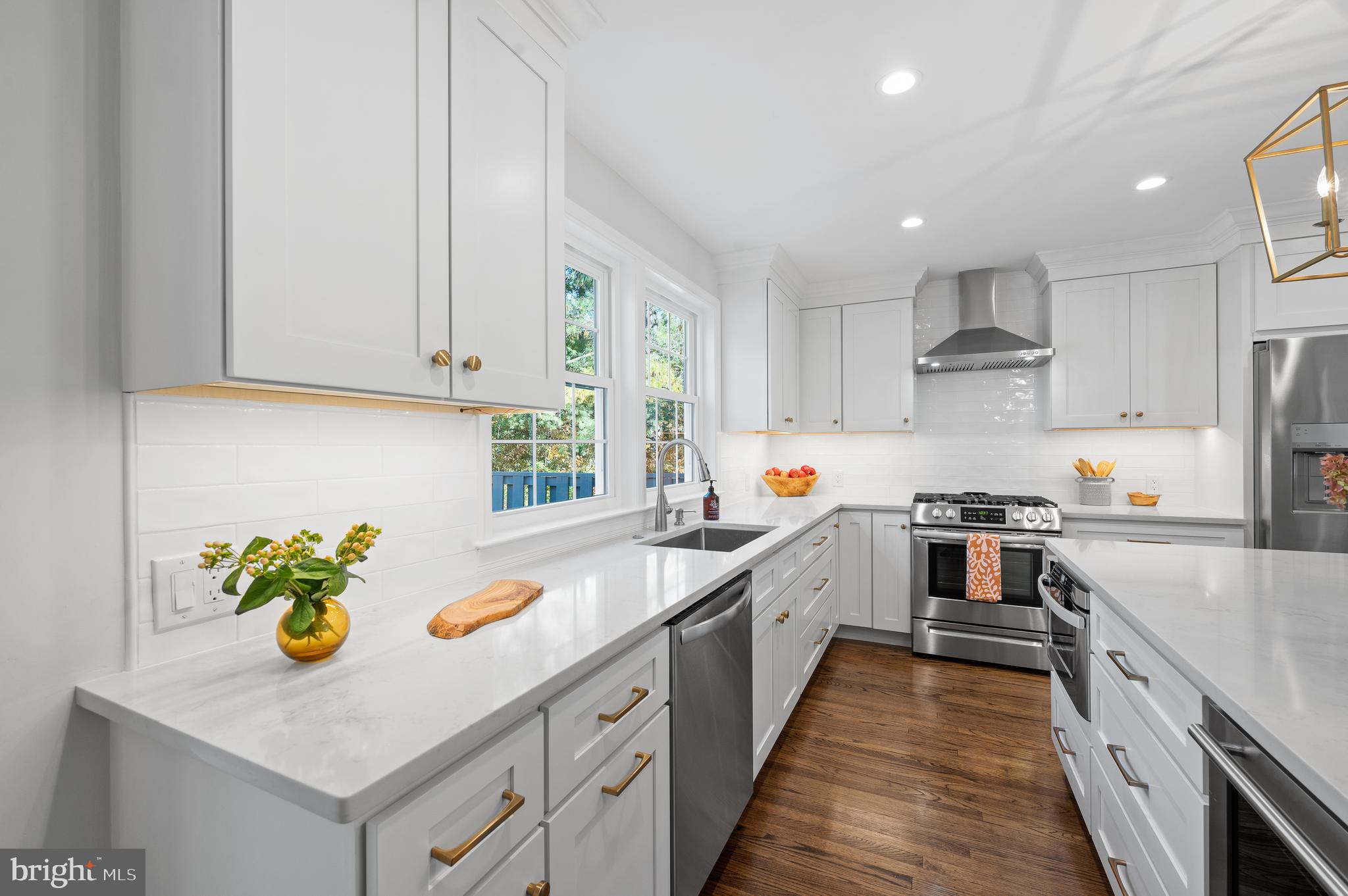 190 Woodstock Road Villanova, PA 19085 - Photo 15 of 52 white shaker style cabinets, quartz countertops