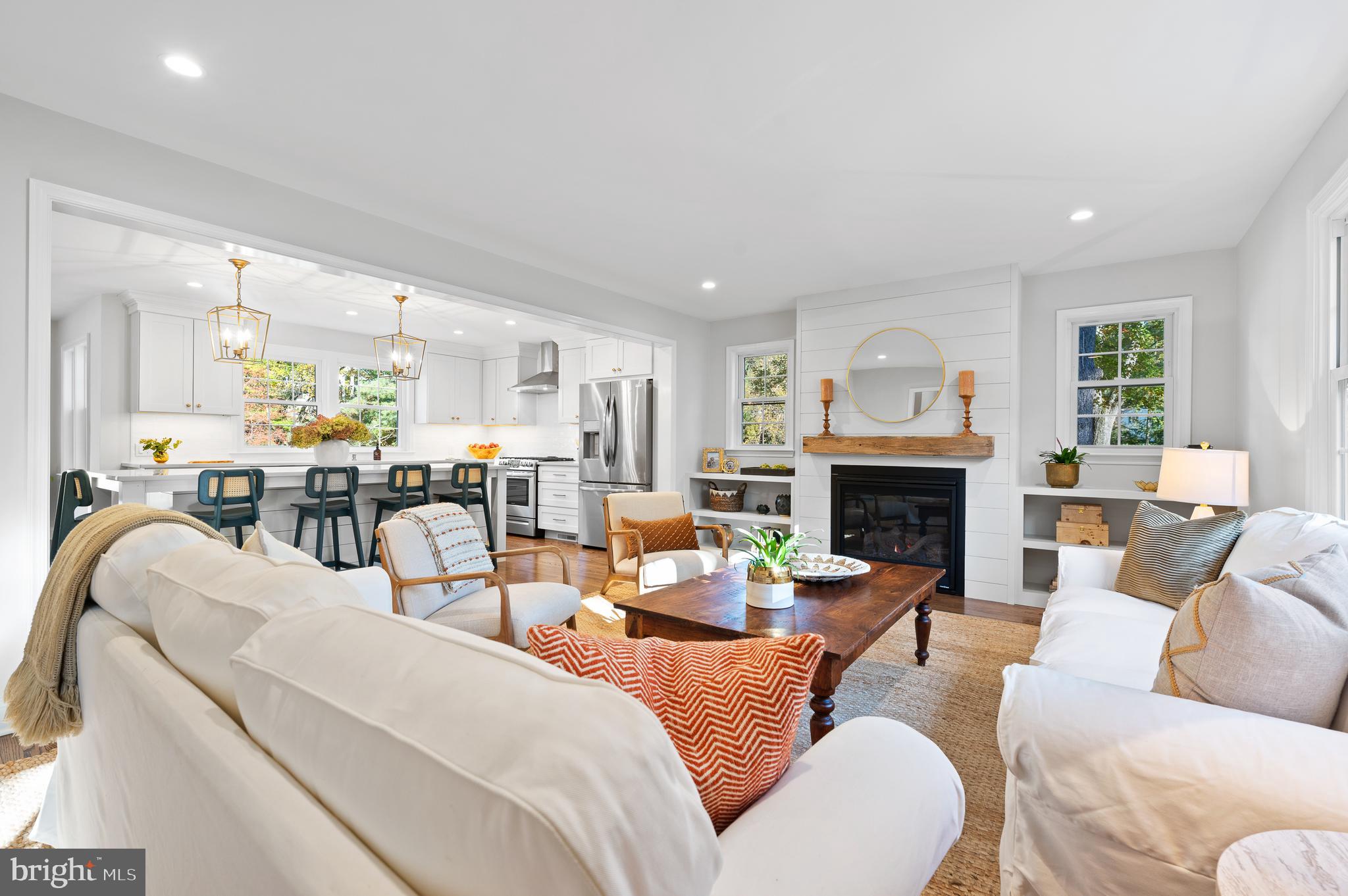 190 Woodstock Road Villanova, PA 19085 - Photo 6 of 52 Enter & the fresh and current finishes greet you!