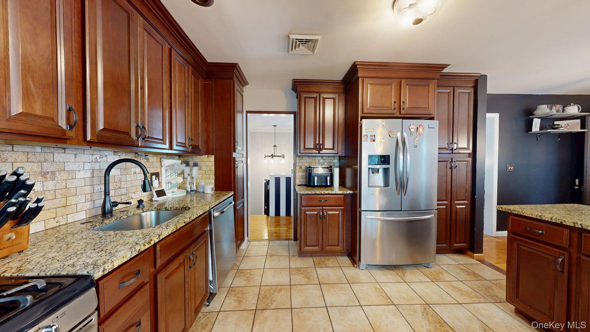 44 Roe Avenue Cornwall-on-Hudson, NY 12520 - Photo 11 of 39