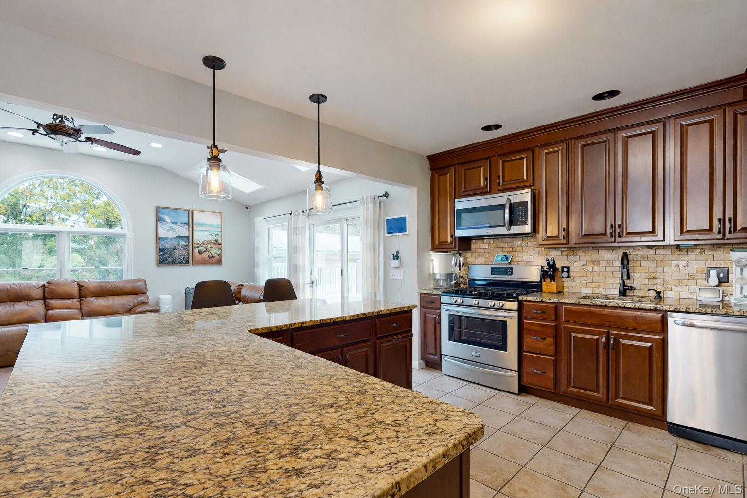 44 Roe Avenue Cornwall-on-Hudson, NY 12520 - Photo 12 of 39