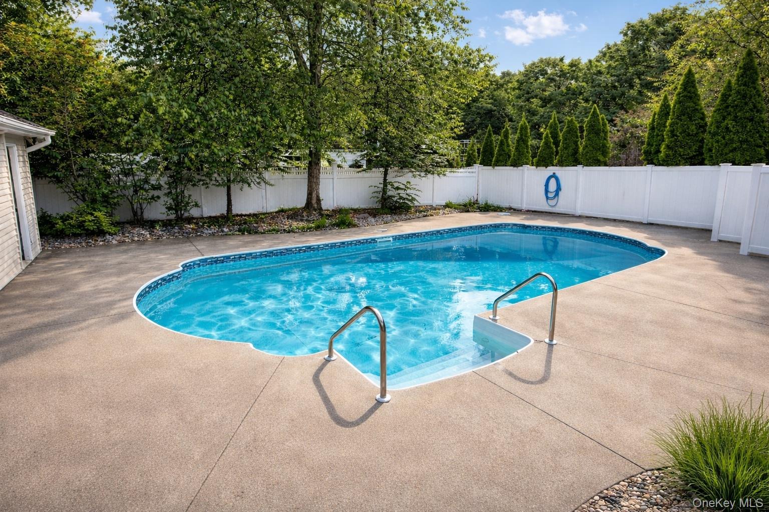 44 Roe Avenue Cornwall-on-Hudson, NY 12520 - Photo 3 of 39