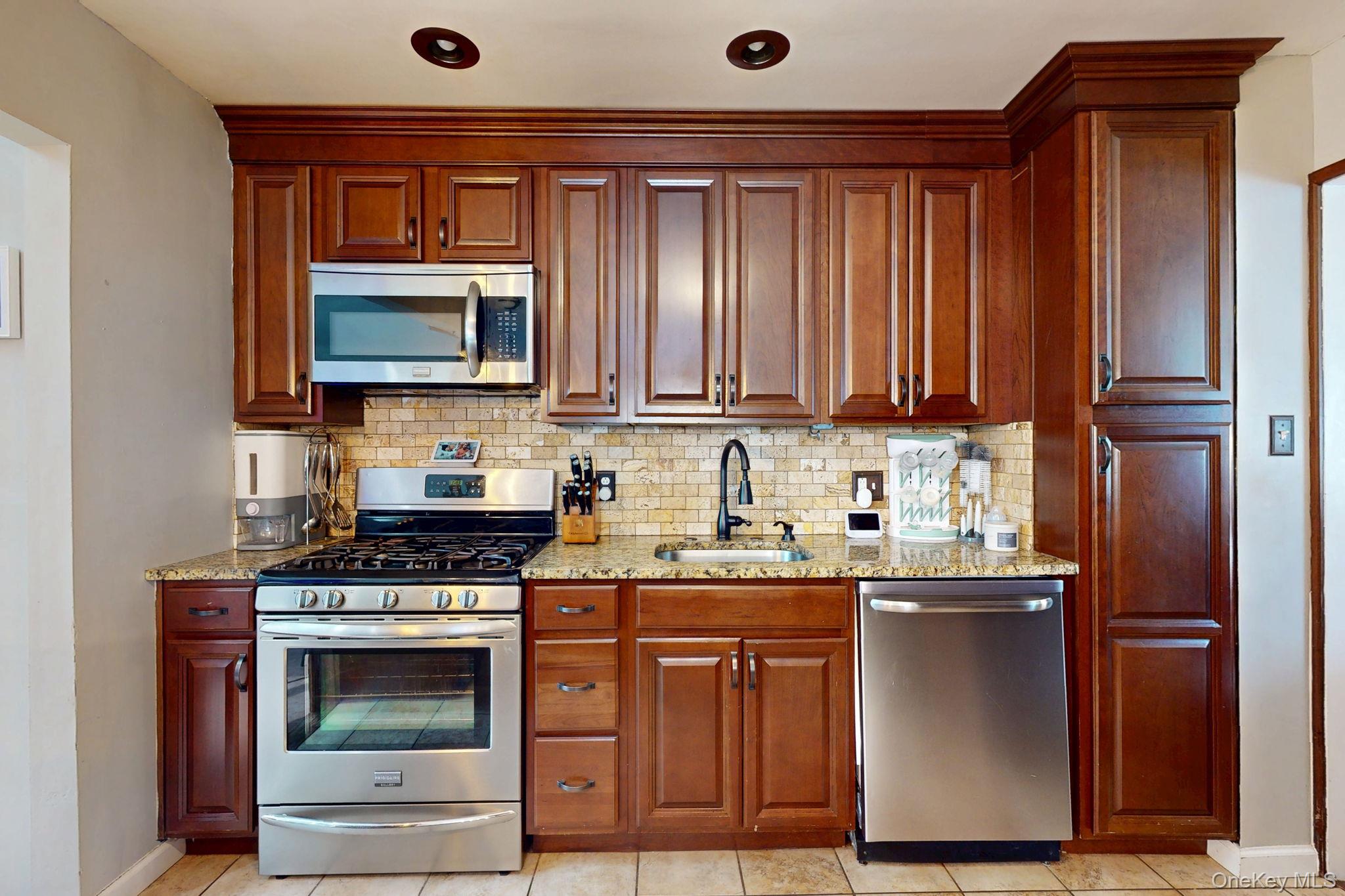 44 Roe Avenue Cornwall-on-Hudson, NY 12520 - Photo 10 of 39