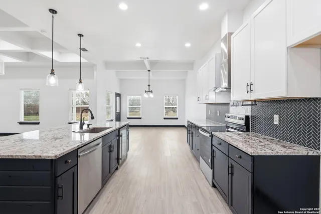 $529,000 | 128 Hidden Ranch Court, Floresville, TX 78114