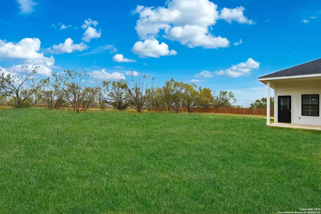 $529,000 | 128 Hidden Ranch Court, Floresville, TX 78114