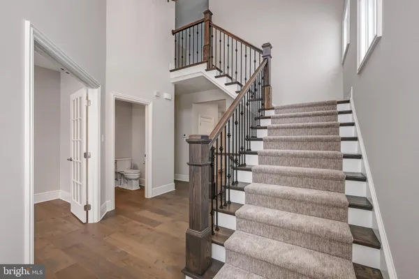 a view of entryway with an front door