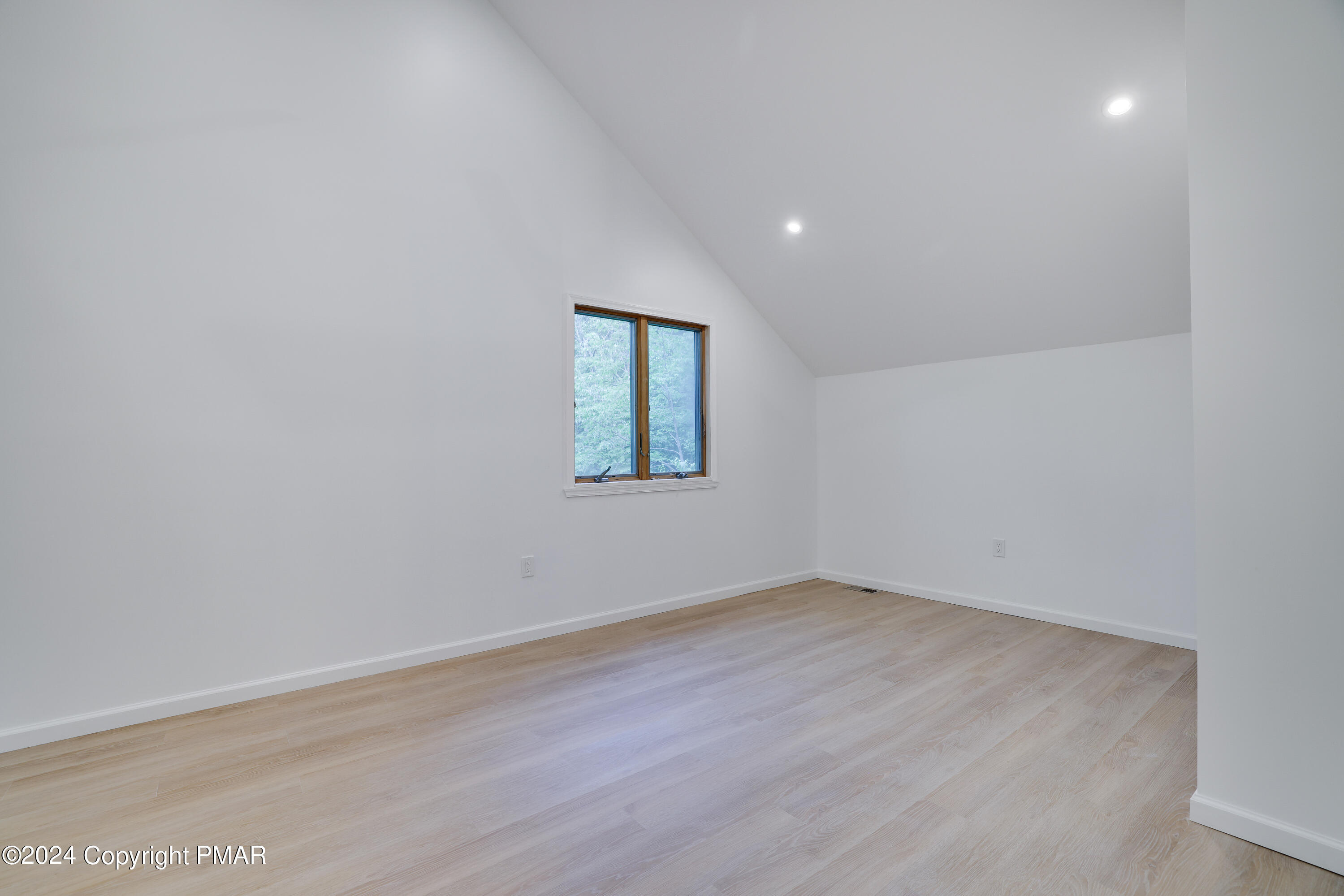 6339 Decker Road Bushkill, PA 18324 - Photo 15 of 58 12-Primary Bedroom (6)